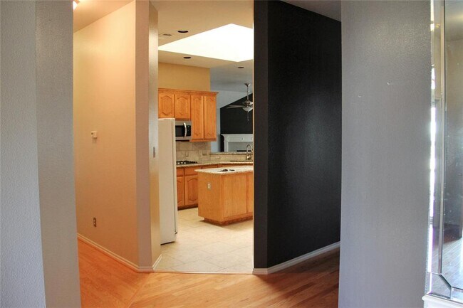 Building Photo - 8617 Shadow Trace Dr