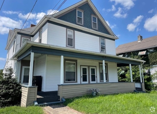 Building Photo - 205 Elm Ave
