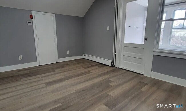 Building Photo - 65 Twiss St