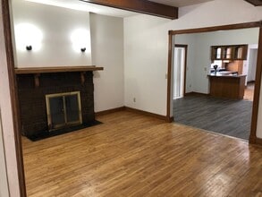 Building Photo - 110 3rd St S