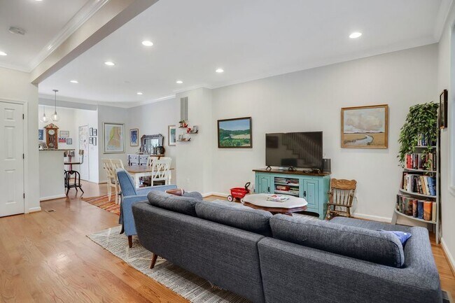 Building Photo - Elegant 3-Bedroom Rowhome in Edgewood| 2 p...