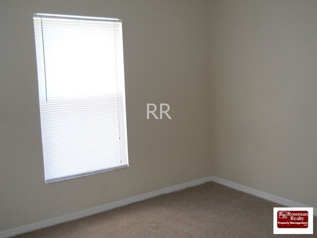 Building Photo - 2016 NE 7th Pl