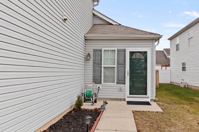 Building Photo - 3236 Easthaven Dr S