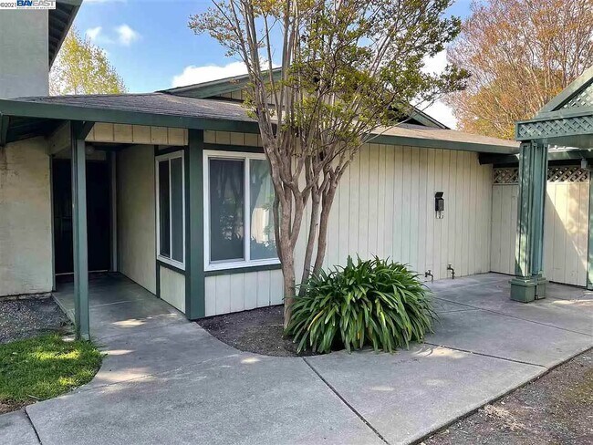 Building Photo - 725 Auburn Pl