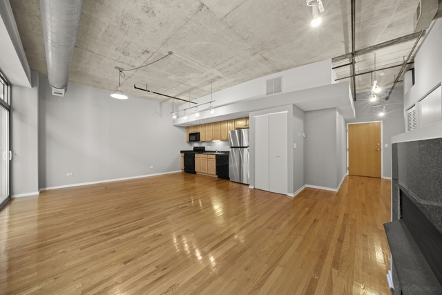 Building Photo - 933 W Van Buren St
