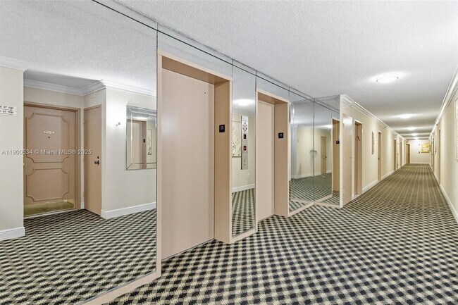 Building Photo - 1833 S Ocean Dr