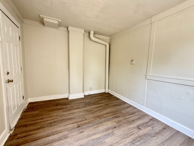 Building Photo - Updated 2 Bedroom Home FOR RENT in Bridget...
