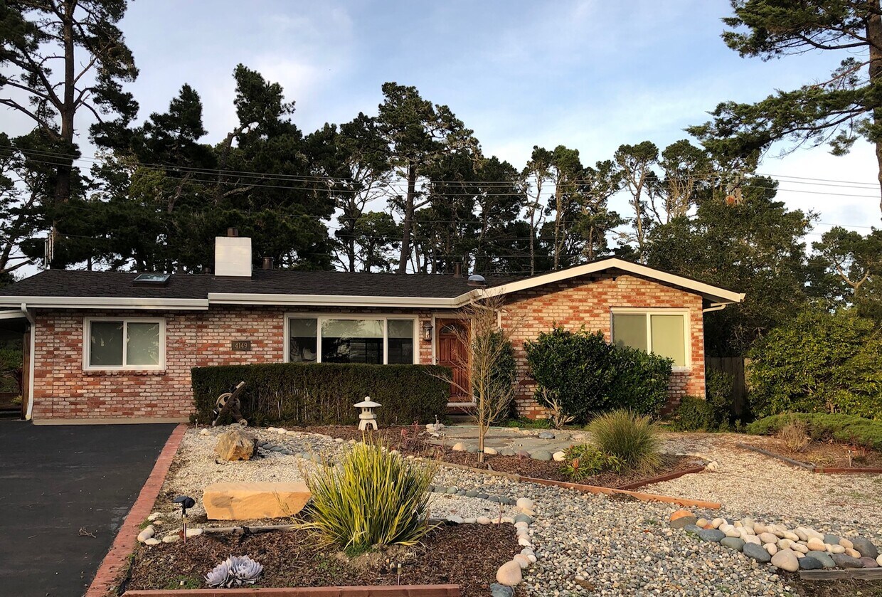 front - 4149 El Bosque Dr
