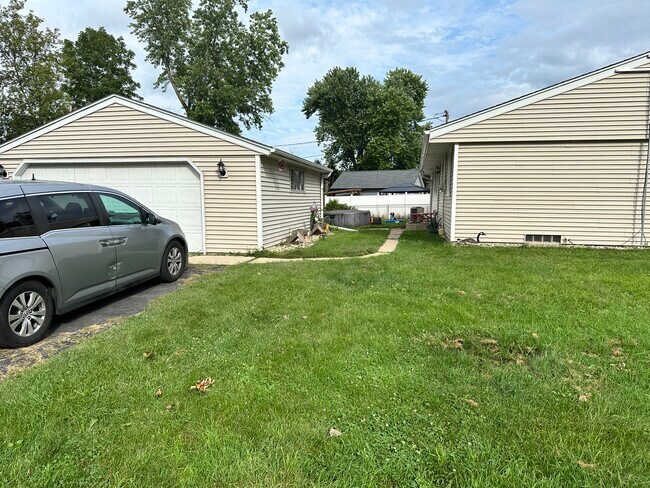 Building Photo - 24482 Champeny Rd