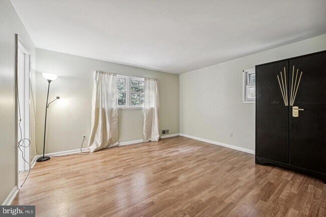 Building Photo - 7009 Capitol View Dr