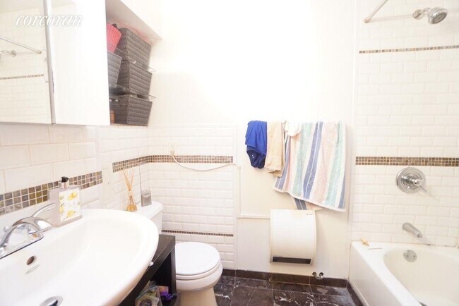 Foto del edificio - 258 W 123rd St