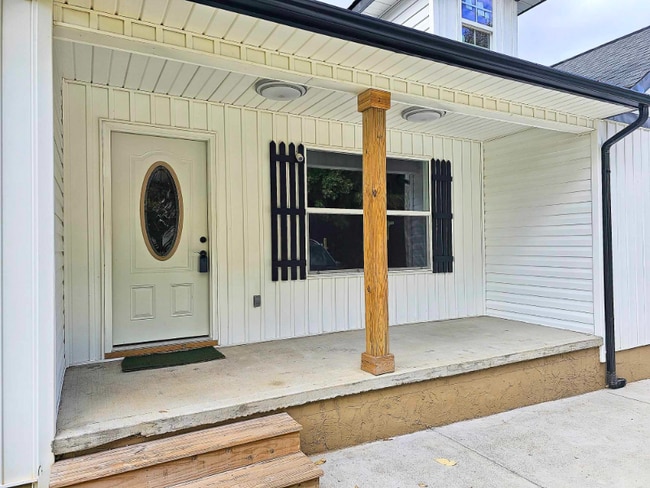 Building Photo - 1590 Needham Dr