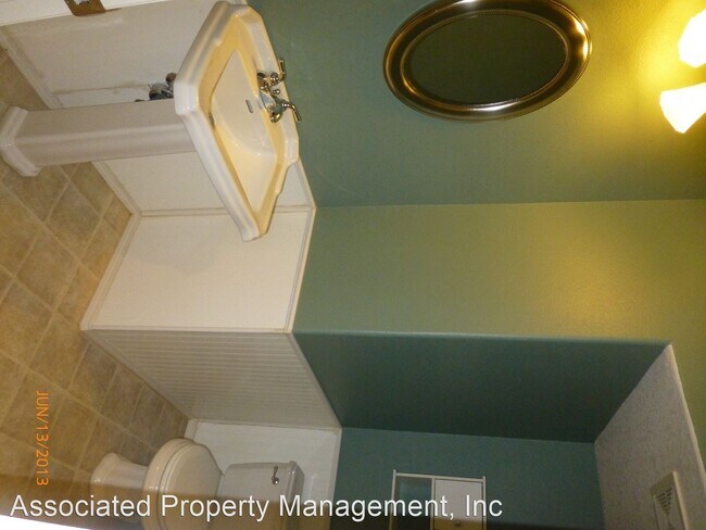 Foto del edificio - 3 br, 2.5 bath House - 498 NE Caden Ave.