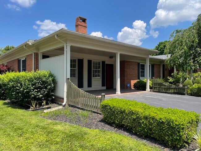 Building Photo - 243 Eastridge Dr