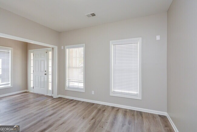 Building Photo - 137 Lantana Dr