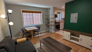 Building Photo - 718 Park Rd NW