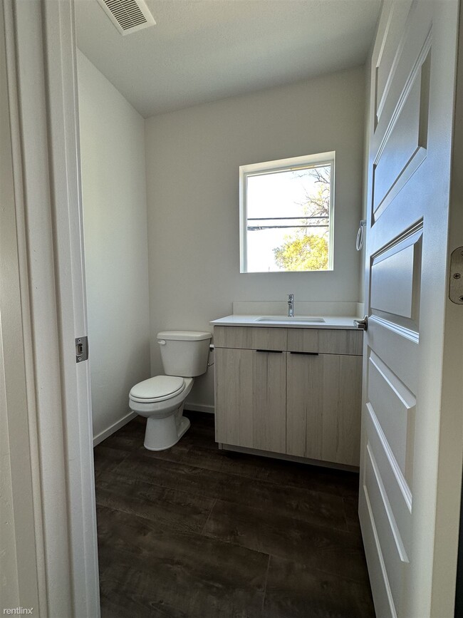 Building Photo - 2 br, 2.5 bath Townhome - 1689 South West ...