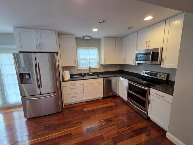 Kitchen - 115 Waltham Ct