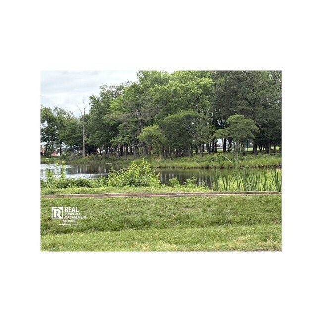 Foto del edificio - 1346 Riverwood Way