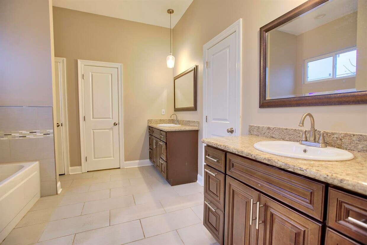 Foto principal - 4606 Allen St