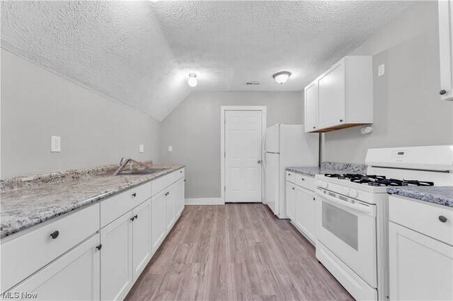 Foto del edificio - 3292 Scranton Rd