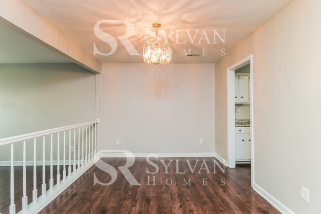 Building Photo - Spacious 2BR 2.5BA Home for You