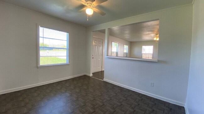 Foto del edificio - AVAILABLE NOW 3 BEDROOM 2 BATH HOME WITH BONUS ROOM IN RIVER OAKS