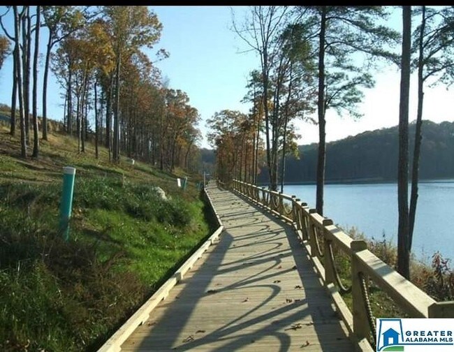 Foto del edificio - 475 River Forest Ln