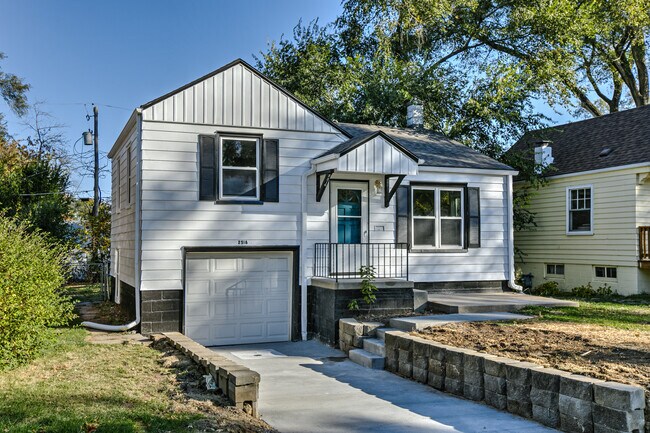 Building Photo - 2516 Sharon Dr