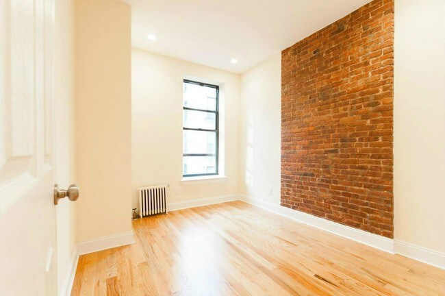 Building Photo - 217 W 115th St
