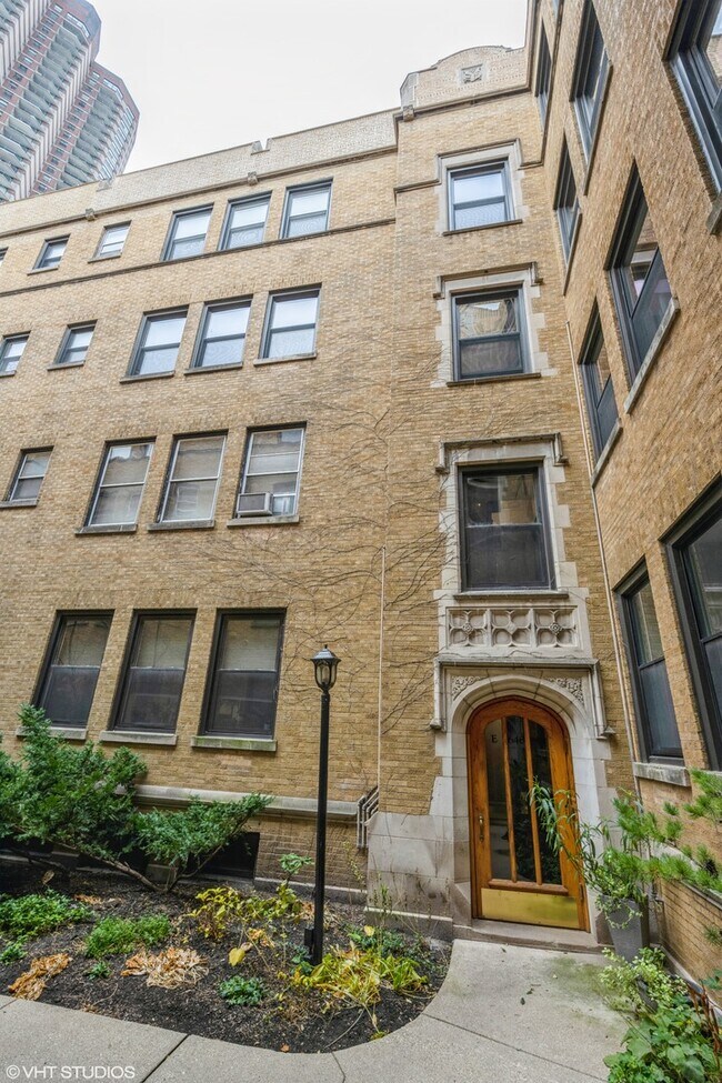 Foto del edificio - 640 W Waveland Ave