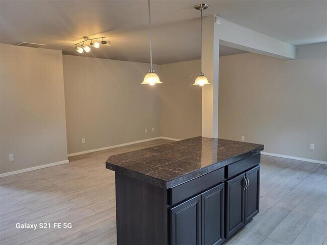 Foto del edificio - Beautiful 3 Bed 2.5 Bath Home in South Hil...