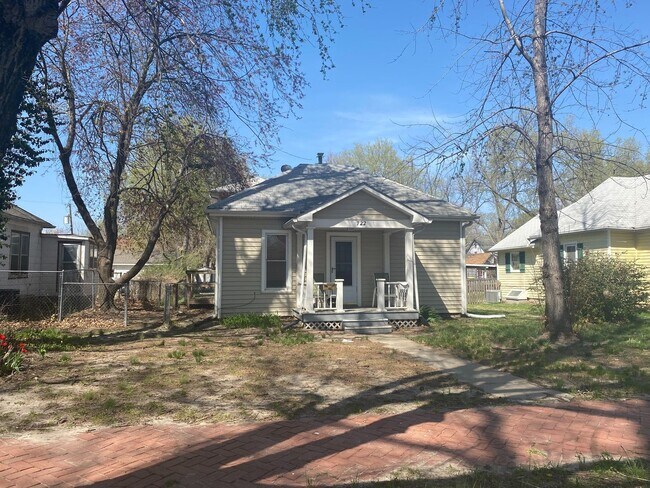 Foto del edificio - 4 Bedroom Duplex. Close to Campus and Downtown - Pre-Leasing for 26/27 School Year!