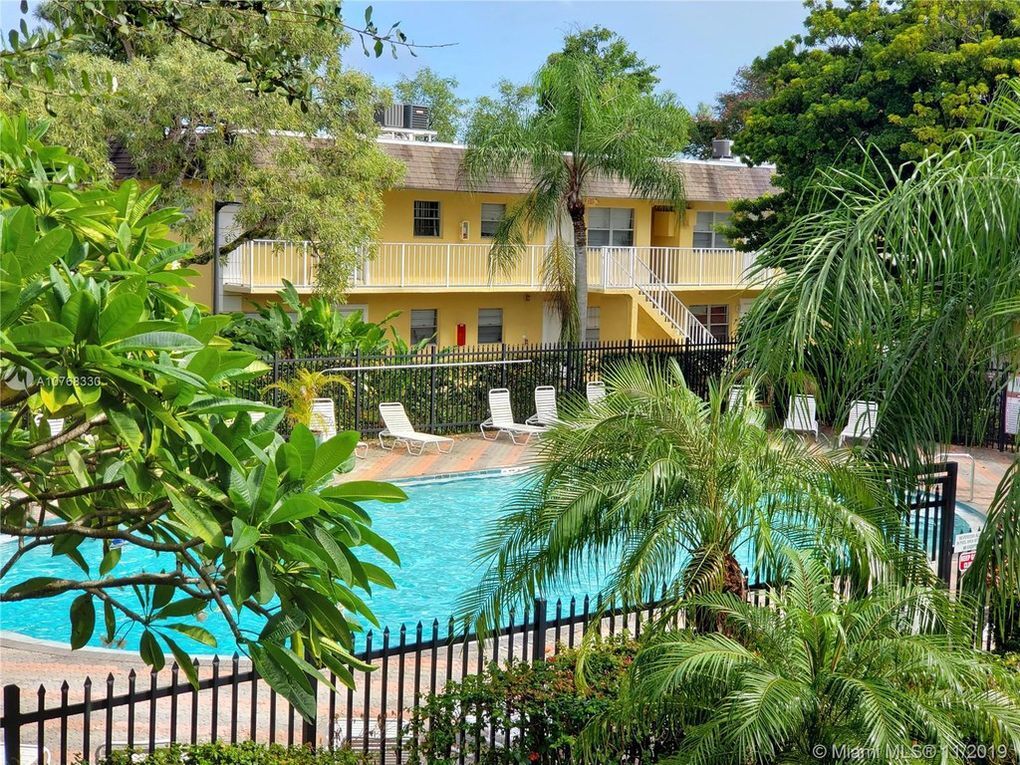 Pool - 5150 NE 6th Ave