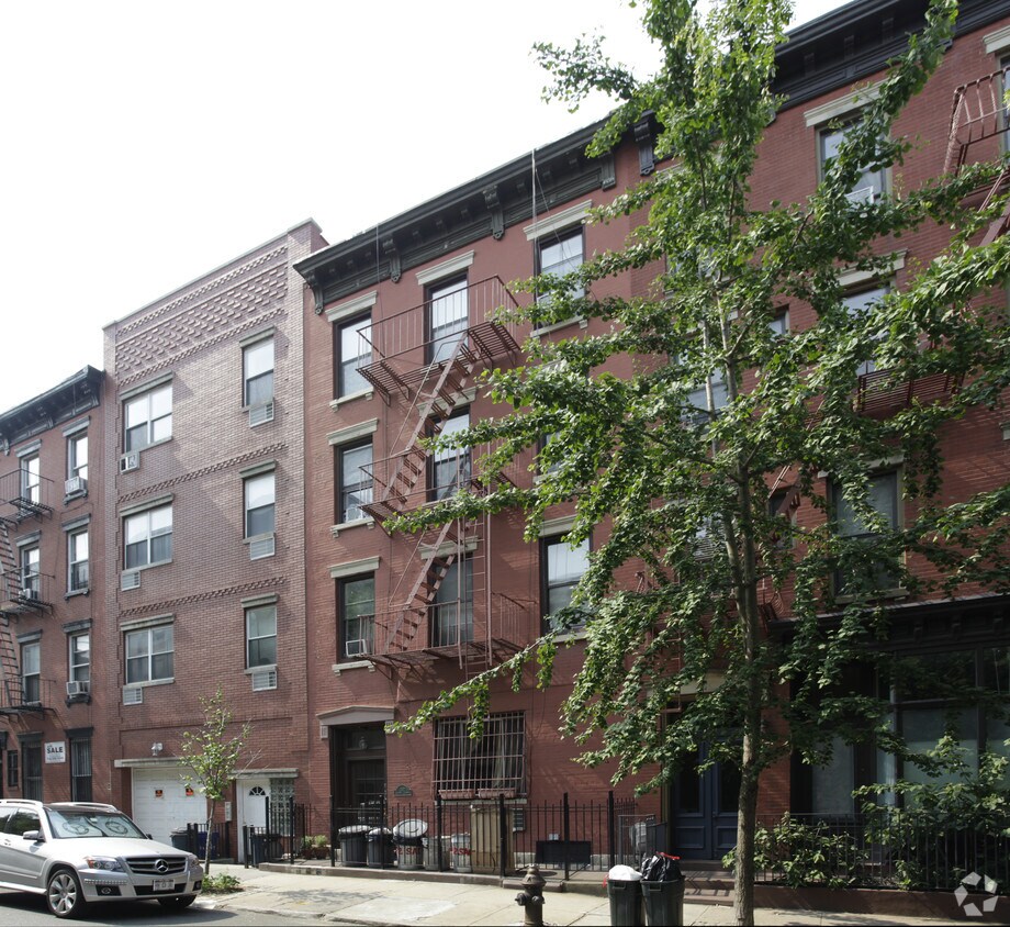 Primary Photo - 192 Sackett St