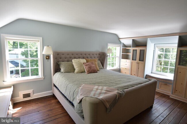 Foto del edificio - 8104 Woodhaven Blvd