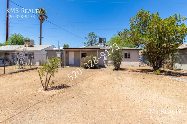 Building Photo - 821 W Glenn St