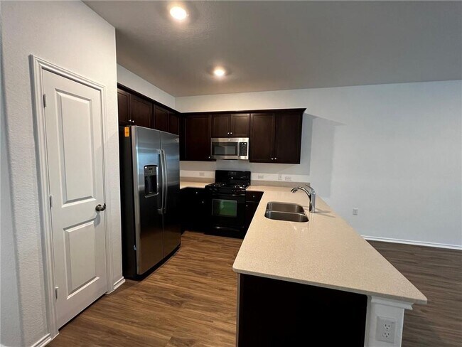 Foto del edificio - 14212 Lyndora Ln