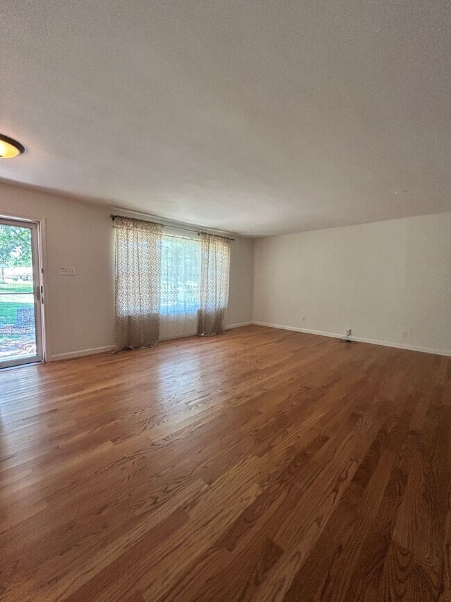 Foto del edificio - Spacious 3 Bedroom Ranch in Mehlville School District!