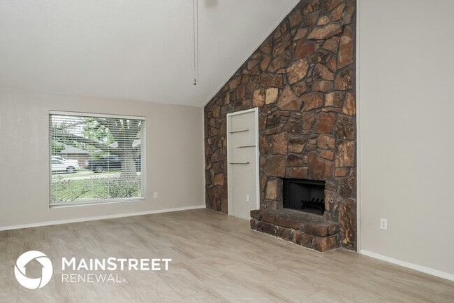 Building Photo - 11235 Davis Ct