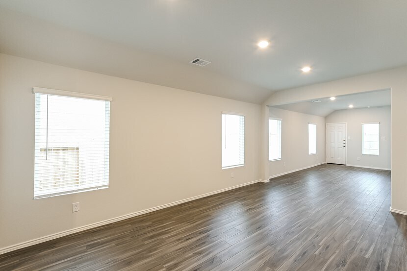 Foto del edificio - 3121 Wood Lily Dr