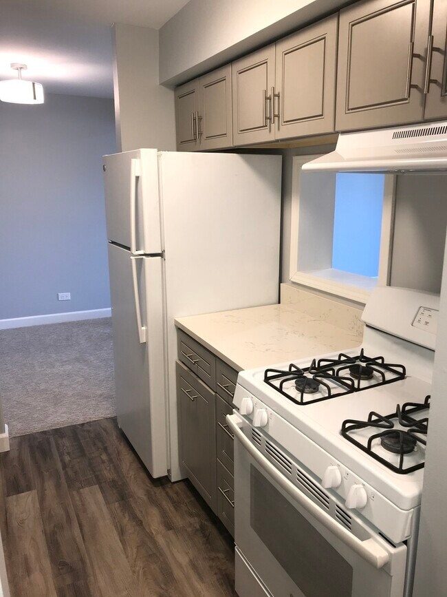 Building Photo - 4 Oak Creek Dr