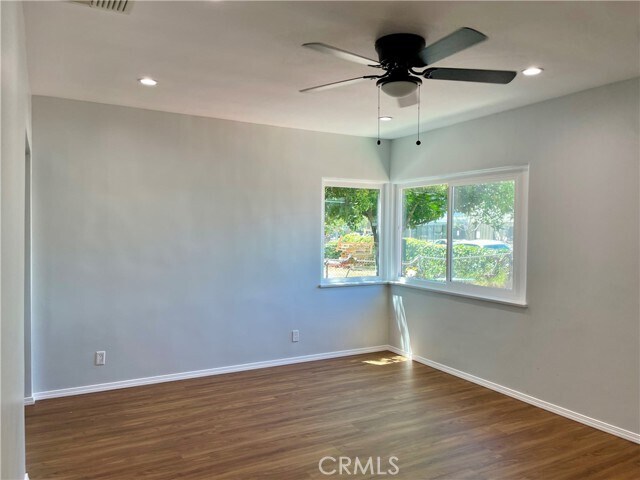 Foto del edificio - 5550 Riverton Ave