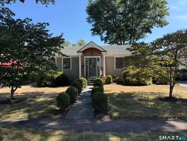 Foto del edificio - 227 Partridge Ln