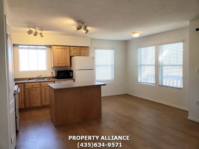 Building Photo - 1790 Fox Bay Dr