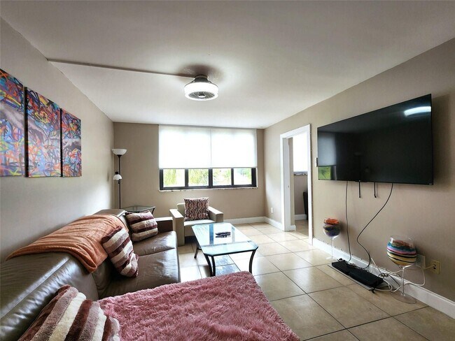 Foto del edificio - 755 Dotterel Rd