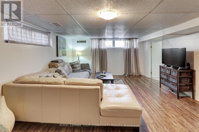 Building Photo - 18 Railway St