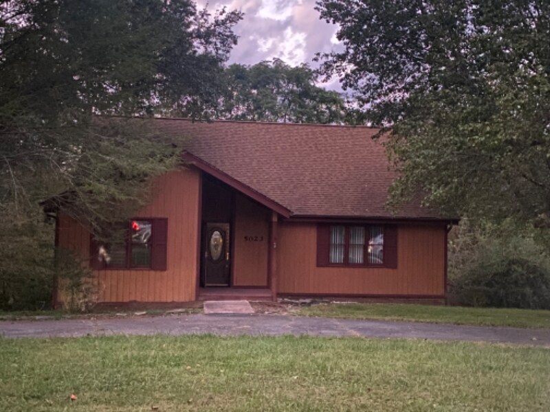 Primary Photo - 5023 Lake Forest Dr