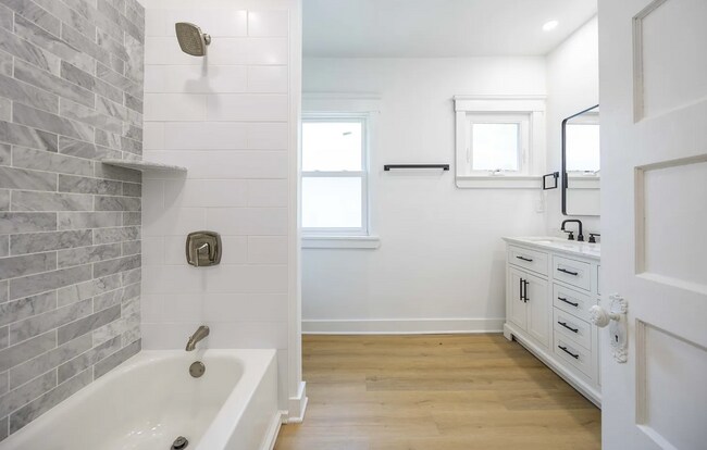 Foto del edificio - 1496 E 107th St