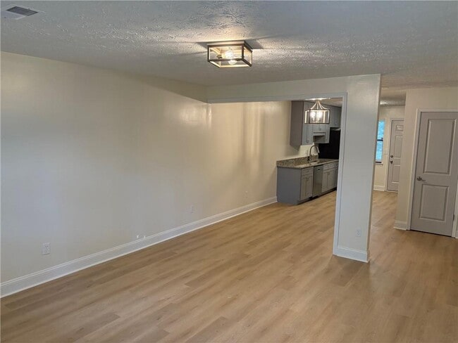 Building Photo - 225 Kimberly Way SW